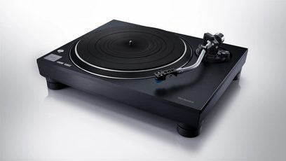 Giradischi Technics SL-100CEG-K nero, vista dall'alto, piatto girevole nero opaco, braccio di lettura dritto con testina, pulsanti e manopola di regolazione