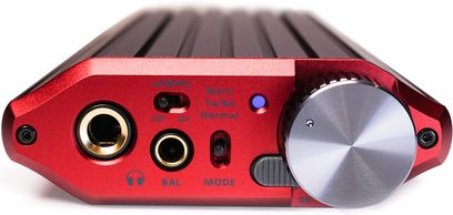 Convertitore audio portatile iFi Audio iDSD Diablo 2 rosso, prese per cuffie, selettori, potenziometro, USB-C