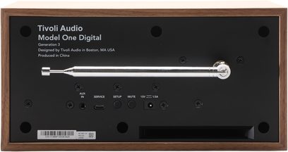 Radio da tavolo Tivoli Model One Digital, retro nero, cabinet in noce, antenna telescopica argento, porte AUX, USB‑C e DC