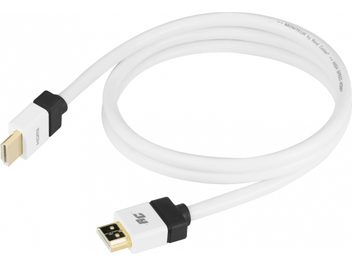 Kabel HDMI Real Cable HDMI-1 3m bel z zlato prevlečenimi HDMI priključki, pogled od spredaj na beli podlagi