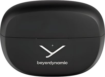 Etui ładujące do słuchawek Beyerdynamic Amiron Zero, matowy czarny plastik, widok z przodu, srebrne logo i centralnie umieszczona dioda LED
