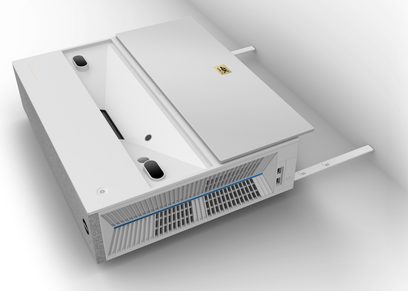 Benq V6000 hvid videoprojektor, 3/4 forvisning ovenfra, med ventilationsriste, USB- og HDMI-porte på siden