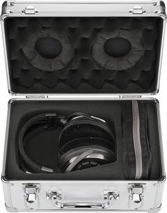 Cuffie aperte Audio Technica ATH-ADX7000 nere e argento, con coppe a griglia metallica, in valigetta metallica imbottita in schiuma, vista dall’alto