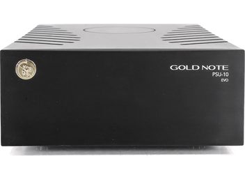 „Gold Note PSU-10 EVO" juodas atskiras maitinimo šaltinis, priekinis vaizdas, juoda stačiakampė dėžutė su auksiniu logotipu ir ventiliacijos grotelėmis
