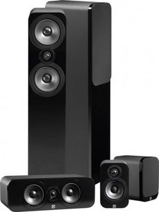Pakke med sorte højttalersøjler og bogreolhøjttalere i kunstlæder, mærke Q Acoustics, model Pack 3050 + 3020
