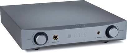 Nuprime Alita sølvfarvet audio DAC-konverter, set forfra, front med hovedtelefonstik og indgange, LED-display viser "0088"