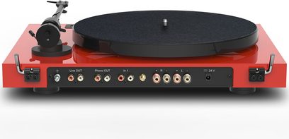 Hi-fi platenspeler Juke Box E1 rood gelakt, achteraanzicht, RCA-aansluitingen, 24 V voeding, zichtbare toonarm en draaitafel