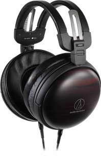 Sluten Audio Technica ATH-AWKT trådlös hörlurar i mörkt trä, med svart läderbåge och öronkuddar, sedd från höger profil