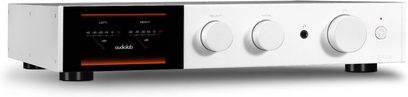 Stereo-Hi-Fi-Verstärker Audiolab 9000A Silber mit rechteckiger Frontplatte, schwarzem Bildschirm links und 3 runden Knöpfen rechts
