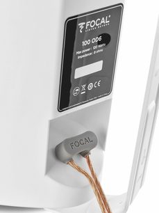 Focal 100 OD6 witte buitenluidspreker, vooraanzicht met aansluitkabel, max. 120 Watt, impedantie 8 ohm