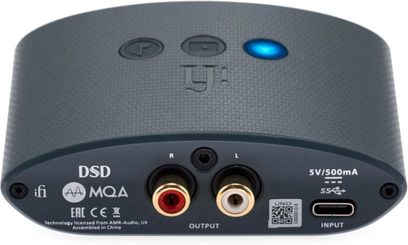 iFi Audio Uno DAC-lydkonverter, toppvisning, avrundet matt svart kabinett, RCA- og USB-kontakter, blå LED