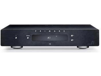 Amplificador de alta fidelidad estéreo Primare I15 negro, vista frontal, panel frontal negro con pantalla azul, selector y botones plateados