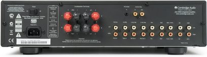 Cambridge Audio Azur 550A sort hi-fi stereforstærker, set forfra, med tilslutninger på bagsiden, knapper og indikatorer på forsiden