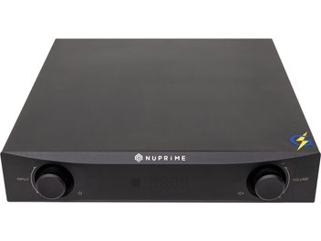 Nuprime IDA-9 zwart hi-fi versterker, metalen behuizing, vooraanzicht, twee draaiknoppen, display en aan/uit-knop