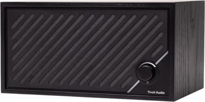 Altavoz Bluetooth Tivoli Model Two Digital en madera negra, rejilla diagonal, botón giratorio a la derecha, vista 3/4 frontal