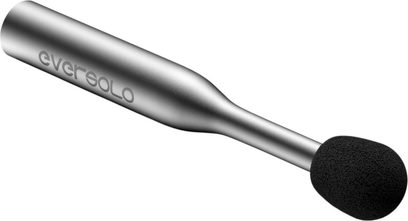 Microfone de calibração EverSolo EM-01 em metal prateado com uma cabeça coberta de espuma preta e um corpo cilíndrico alongado