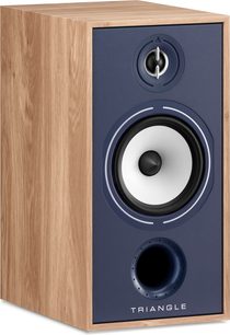 Altavoz de estantería Triangle BR04 azul con caja rectangular en chapa de madera clara, frontal azul mate con tweeter de cúpula plateada, altavoz de medios-graves blanco rodeado de negro y puerto bass réflex circular en la parte inferior, vista en tres cuartos desde el frente