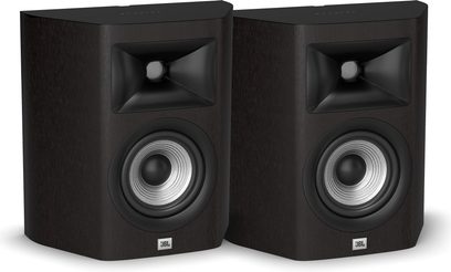 Pakke med JBL Studio 680 gulvhøjtalere i mørk valnød, set forfra, to sorte højttalere med synlige højttalerenheder