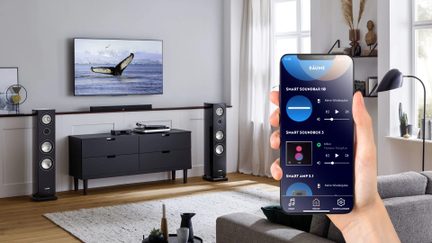 Sistem home cinema Canton cu boxe de podea și bară de sunet, control prin aplicație pentru smartphone
