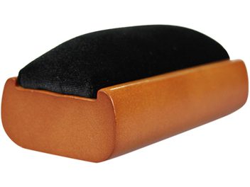 Enova HIFI BVA 30 deluxe vinyl brush, elongated, black velvet on light brown base, on white background