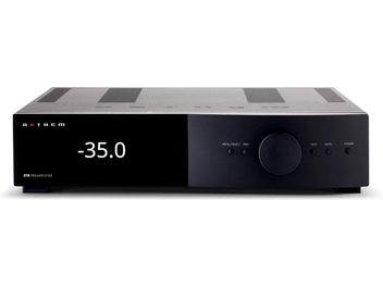 Siyah Anthem STR stereo preamplifikatör, dijital ekranında "-35.0" gösterimi, ön panelde düğmeler ve bağlantılar