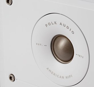Polk Audio S15e baltų knygų lentynų garsiakalbis, priekinis artimas vaizdas, matomas žemų ir vidutinių dažnių garsiakalbis bei aukštų dažnių garsiakalbis