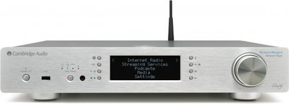 „Cambridge Audio Stream Magic 6" sidabrinės spalvos tinklinis garso grotuvas, priekinis vaizdas, ekranas, mygtukai, ratukas, ausinių lizdas