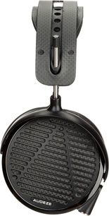 Audeze LCD-5 hovedtelefoner i grå kulfiber, synlige magnetiske transducere, polstret hovedbøjle, set forfra på stativ