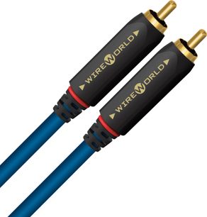 Wireworld Stream 10 RCA blå, PVC-mantel, mattsvarta RCA-hankontakter med guldfärgad logotyp, röd ring och guldpläterade stift, sned närbild