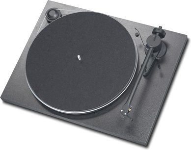 Platine vinyle Pro-Ject Essential phono USB DC noire, vue de dessus en plongée, plateau et bras de lecture visibles