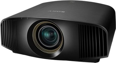 Sony VPL-VW550ES sort videoprojektor, set forfra, centreret linse omgivet af en gylden gitter, mat afrundet sort kabinet