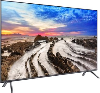 Samsung UE65MU7045 TV viser et luftfoto af klipper i et oprørt hav ved solnedgang