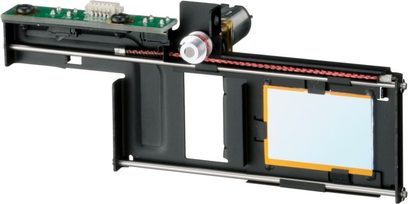 Mitsubishi HC9000DA sort videoprojektor, set ovenfra med åbent dæksel, der viser de indvendige komponenter og linsen