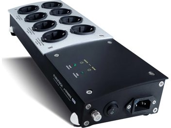 Schwarze und graue Furutech e-TP80ES NCF-Steckdosenleiste mit acht Schuko-Steckdosen, Schalter und Frontanzeigen