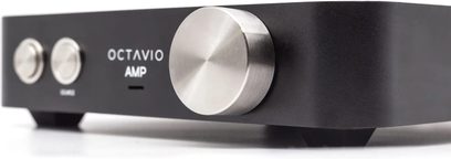 Octavio AMP stereo hi-fi forstærker, mat sort front, sølvfarvede drejeknapper, tæt centreret billede af frontpanelet