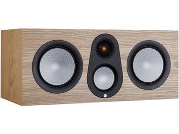 Monitor Audion Silver C250 7G -keskikaiutin vaaleassa tammessa, etunäkymä, jossa 2 keskikokoista kaiutinta ja 1 diskanttikaiutin