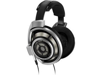 Otevřená hifi sluchátka Sennheiser HD 800 v černé a stříbrné barvě, pohled z levého profilu, široké náušníky a polstrovaný hlavový most