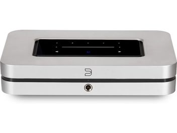 BlueSound NODE X netwerkspeler zilver, compacte, strakke en moderne rechthoekige behuizing in zilvergrijs en zwart