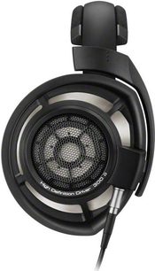 Sennheiser HD 800S siyah açık kulaklık, sol profilden görünüm, merkezde metal ızgara bulunan yuvarlak kulaklık yastıkları