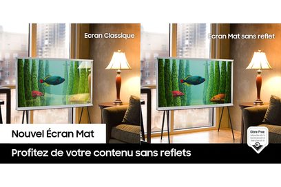To Samsung The Serif QE65LS01BB 2022 65-tommer TV'er, set forfra, der viser et akvarium og en stue, side om side