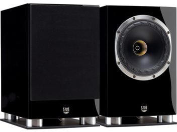Bogreolhøjttaler Fyne Audio F500SP i sort lakeret finish, rektangulær form, front med sort stof, forgyldt diskanthøjttaler, metalfod