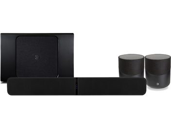 Czarna soundbar BlueSound Pulse, 2 czarne cylindryczne głośniki, widok z przodu na białym tle