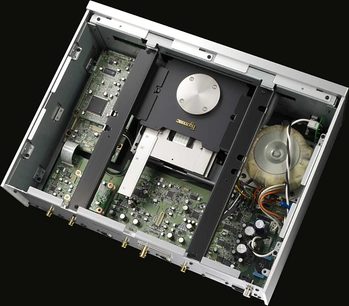 Esoteric SA-50 CD-afspiller åben, indvendigt topvisning, synlige elektroniske og mekaniske komponenter, sølvfarvet finish