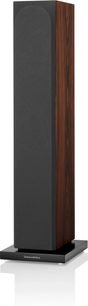 Boxă colună Bowers & Wilkins 704 S3 moca, față frontală, vedere de trei sferturi, carcasă lemn închis la culoare, difuzoare negre