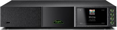 Naim Audio ND 555 sort netværksaudioafspiller set forfra, med LCD-skærm der viser "Whirling" og grønne kontrolknapper
