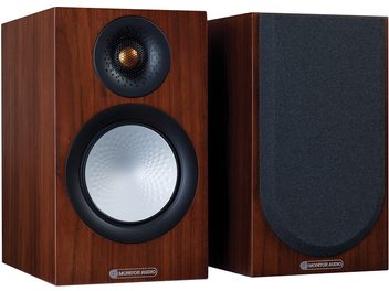 Monitor Audio Silver 50 7G libreria diffusore in noce naturale, vista frontale e laterale, con altoparlante nero e tweeter dorato