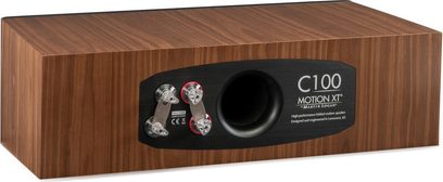 Motion XT C100 centerhøjttaler i valnød med træfinish, bagudvendt visning, der viser tilslutningsterminaler og sort cirkulært port.