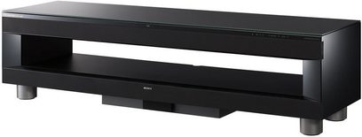 Sony RHT-G1550 sort audio-/videomøbel, set forfra, med topplade og åben hylde i midten, rektangulære ben i enderne