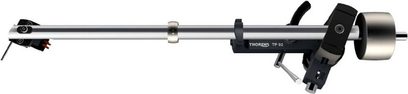 Thorens TD 309 sort mat pladespiller, højre aluminiumsarm med pickup, profilvisning på hvid baggrund