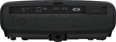 Epson EH-LS12000B videoprojector, achteraanzicht, HDMI-, USB-, VGA-, LAN-aansluitingen, seriële poorten en triggerpoort, aan/uit-knop